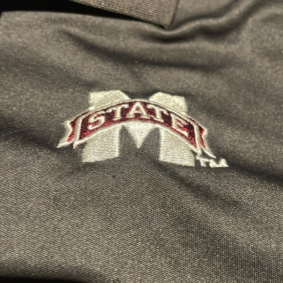 ⭐️⬇️ Mississippi State Polo Shirt - Picture 6 of 8